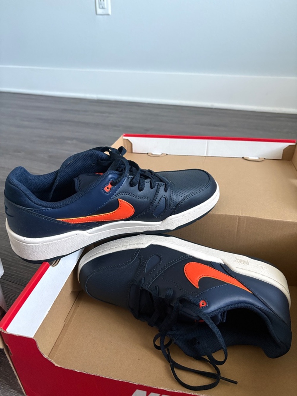 Nike Navy and Orange Low-Top Leather Sneakers - Picture 2 of 6